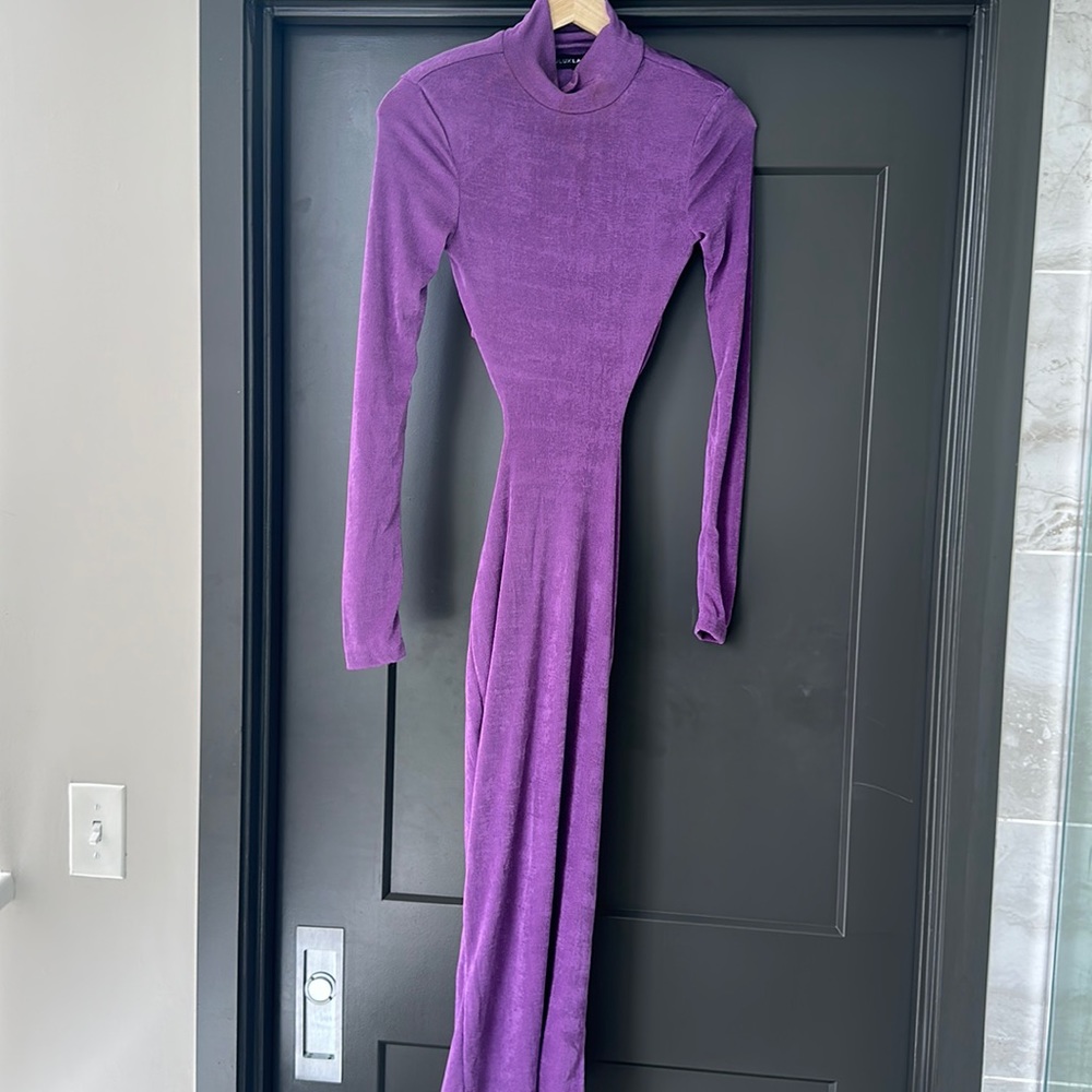 Backless dress